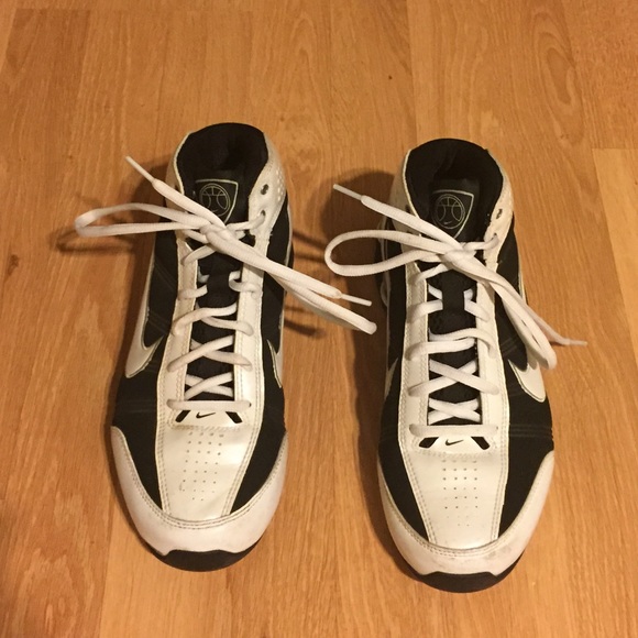 Nike Basketball Shoes - Picture 2 of 4