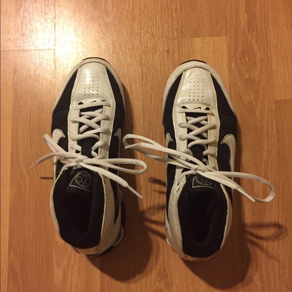 Nike Basketball Shoes - Picture 3 of 4