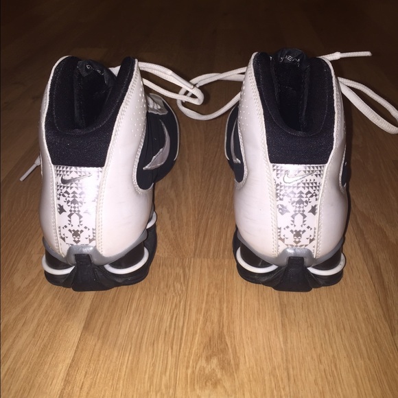 Nike Basketball Shoes - Picture 4 of 4