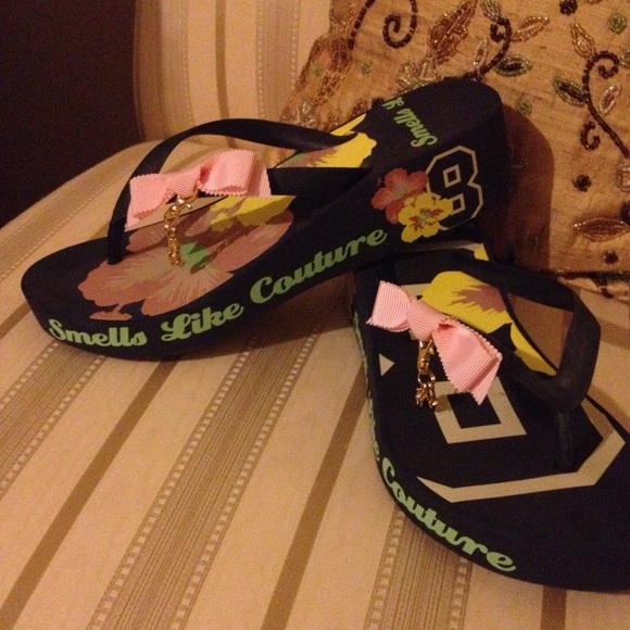 New Juicy navy blue flip flops