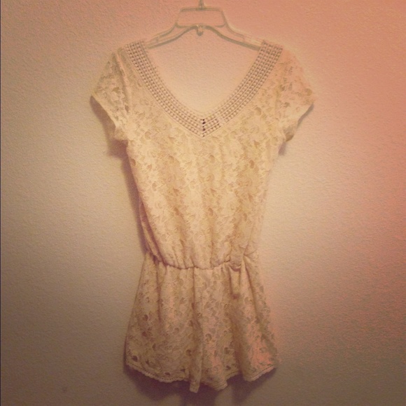 Off white, lace romper! - Picture 1 of 1