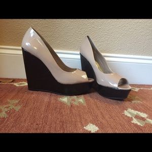 Jessica Simpson Black and Nude Wedges