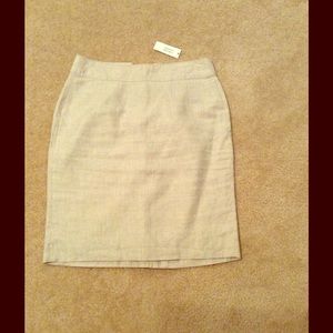 NWT - w/ tags, khaki skirt Banana Republic size 2