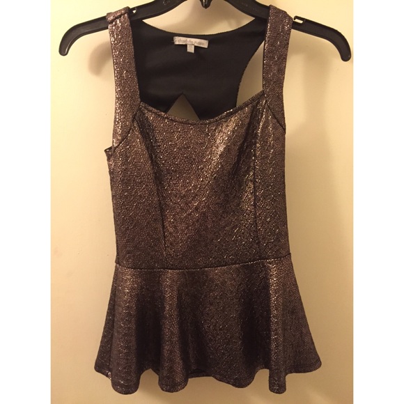Cute blouse!