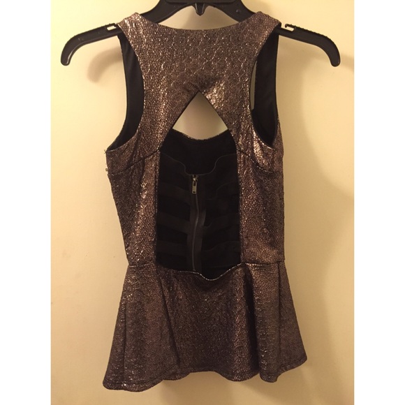 Cute blouse! - Picture 2 of 2