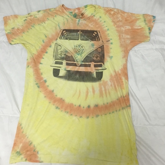 Men's Medium Tie-Dye Volkswagen Van shirt
