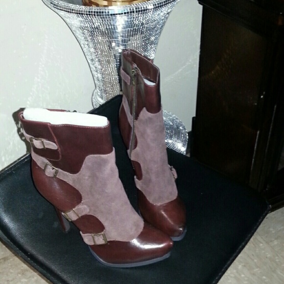 Booties - Picture 4 of 4