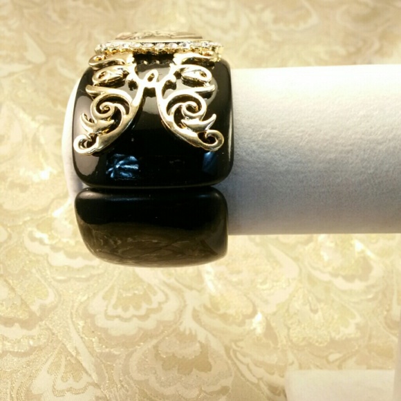 LADY VICTORIA IN BLACK - Picture 2 of 3