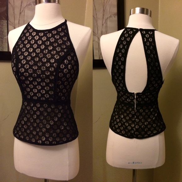❌SOLD❌High Neck Lace Top w/ Keyhole Back
