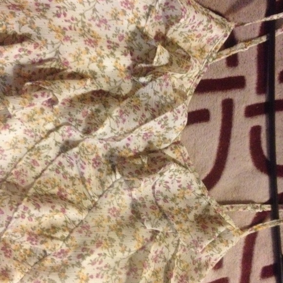 Candies cream/floral tank top - Picture 4 of 4