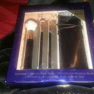 Flower by drew berrymore make up brush set