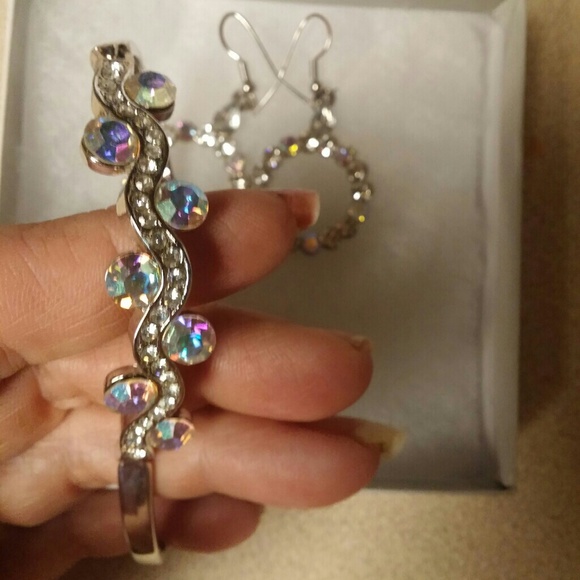 Jewelry Set - Picture 3 of 4