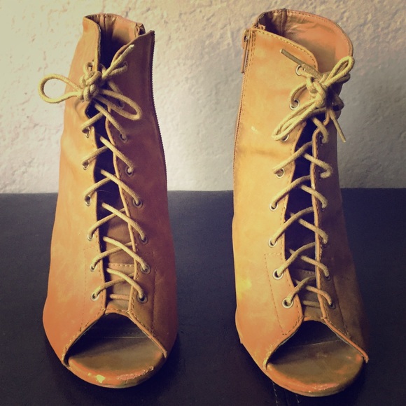 Shoes - Picture 1 of 4