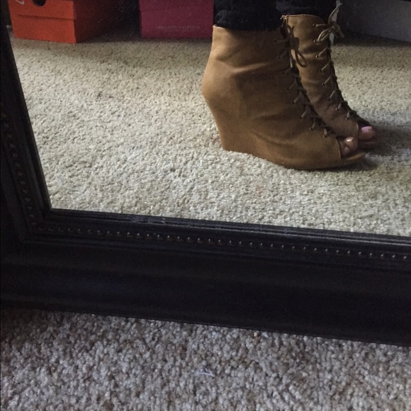 Shoes - Picture 2 of 4