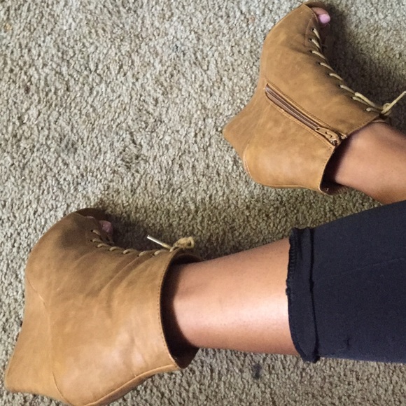 Shoes - Picture 3 of 4