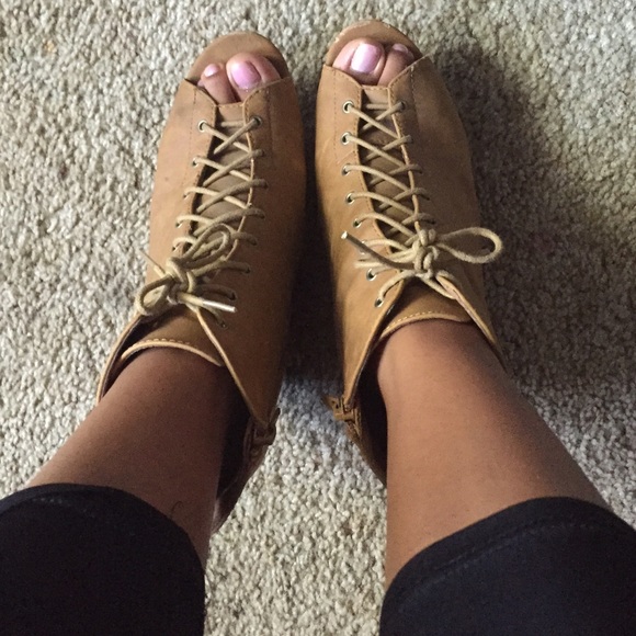 Shoes - Picture 4 of 4