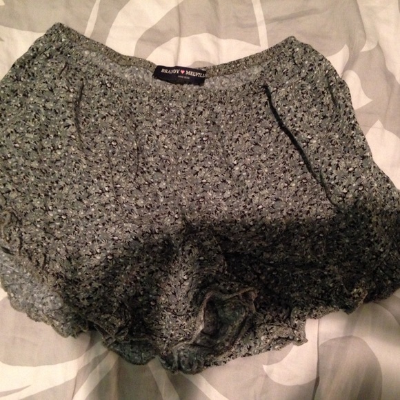 Brandy Melville Vodi shorts