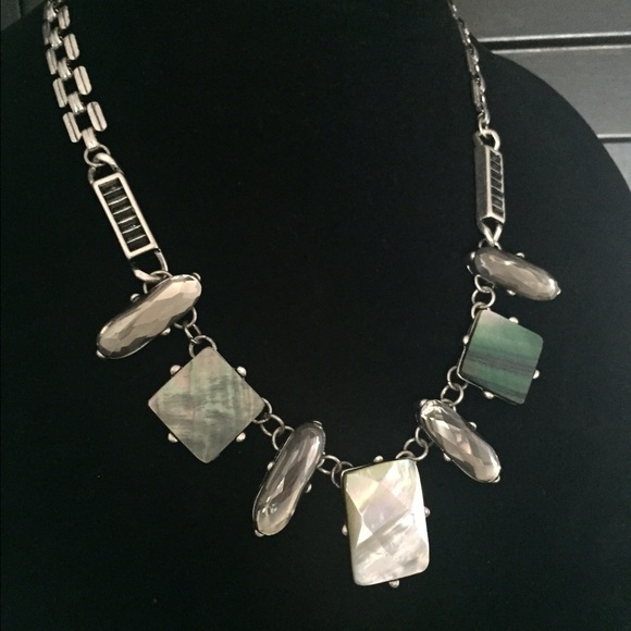✨New Kennet Cole Mother-Of-Pearl/Crystal Necklace. - Picture 3 of 3