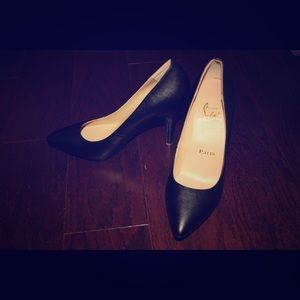 Synthetic black leather sexy pumps