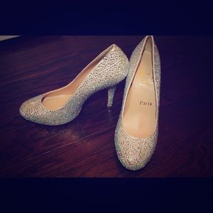 Pretty white sparkling pump