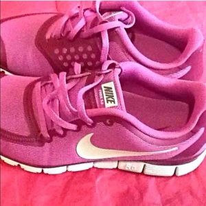 New with box. Nike Free 5.0. Never worn.