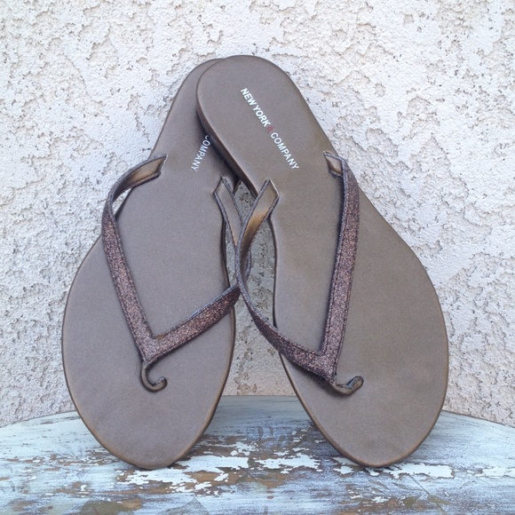 NWOT Brown Sparkly Flip Flops - Picture 1 of 4