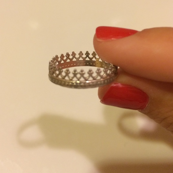 Beautiful crown ring size 7.5 sterling silver