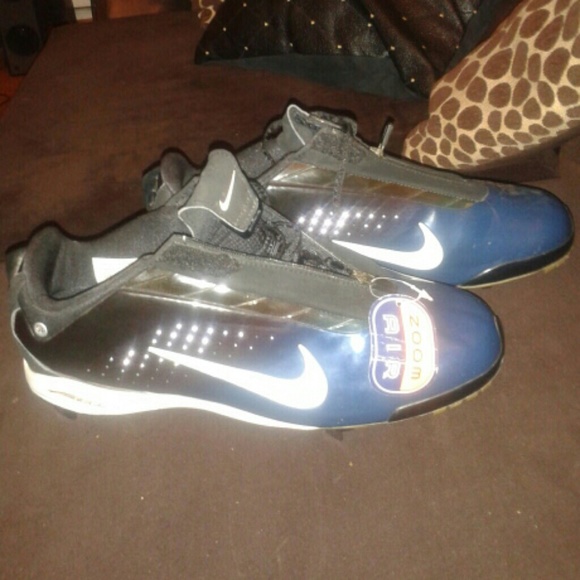 Men's football cleats, new, no box, but a tag. - Picture 1 of 4