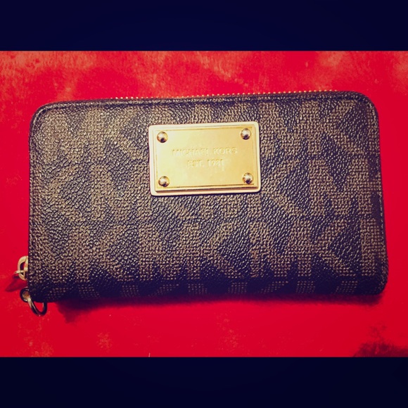 Authentic Michael Kors Wristlet