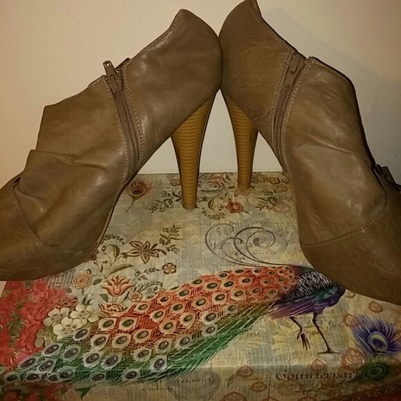 Women's peep for heels size 11
