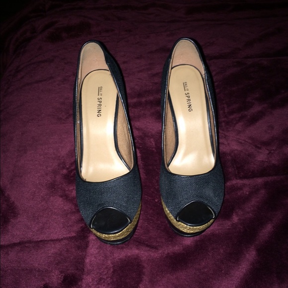 Call it spring wedges - Picture 2 of 3