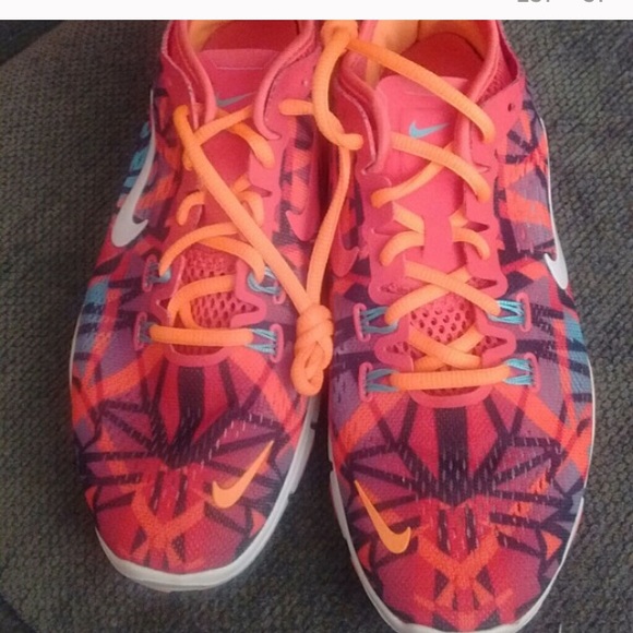 Nike Shoes - Nike Free 5.0