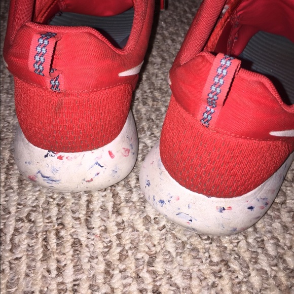 Red ROSHES - Picture 3 of 3