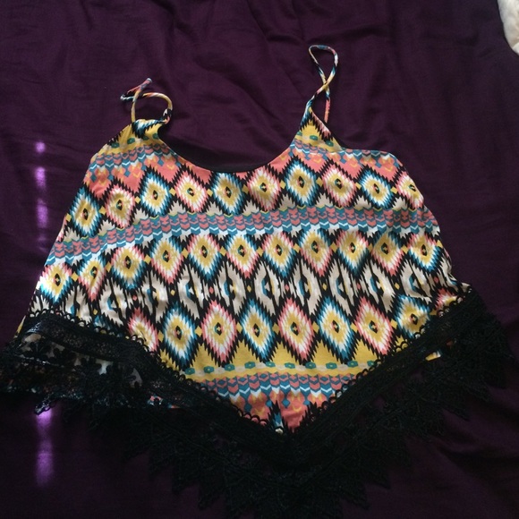 Printed tank w crochet lining