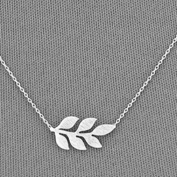 Simply Dainty Leaf Pendant Necklace - Picture 2 of 3