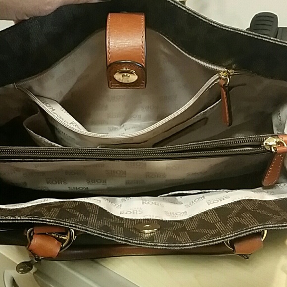 Michael Kors Hamilton handbag - Picture 2 of 4