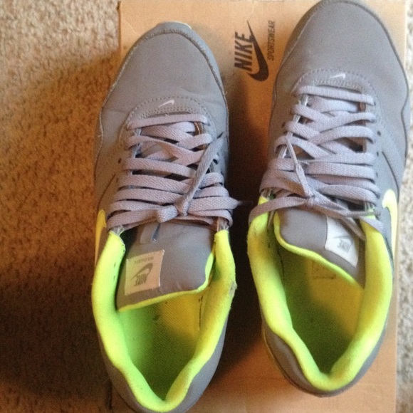 Air max navigate leather