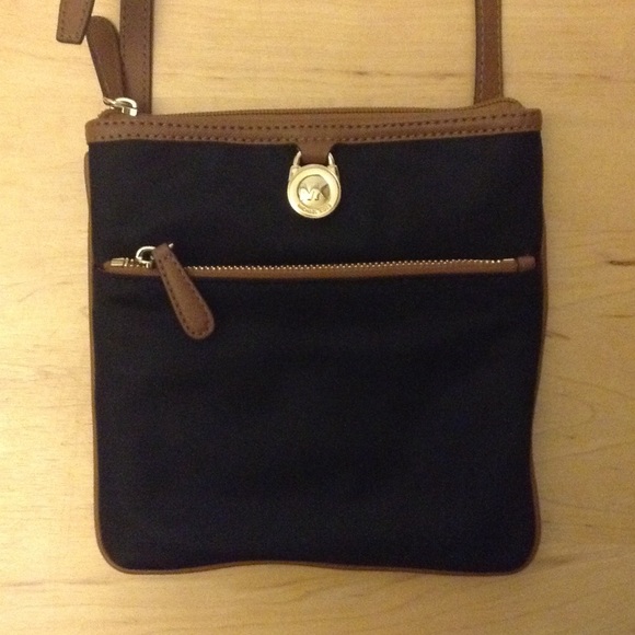Michael Kors Handbags - Authentic Michael Kors Crossbody bag