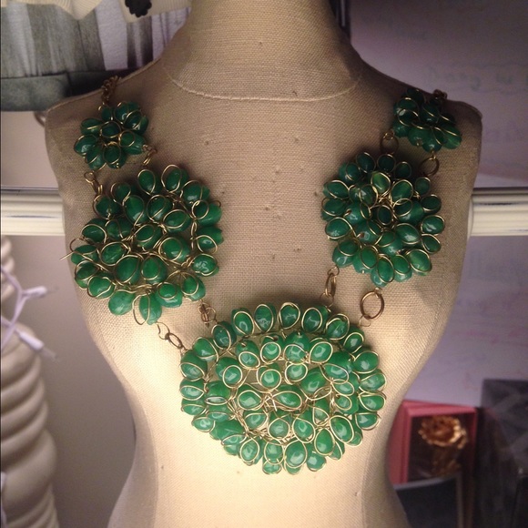 Preppy flowered necklace