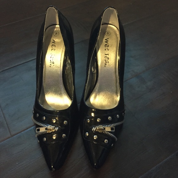 Low black pointed toe heels - Picture 2 of 4