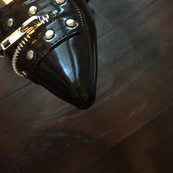 Low black pointed toe heels - Picture 3 of 4