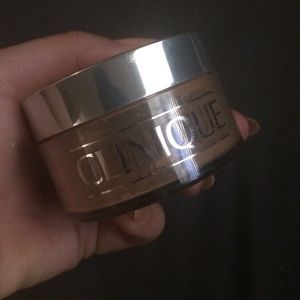 Clinique face powder