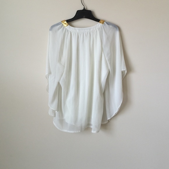 White blouse - Picture 3 of 4