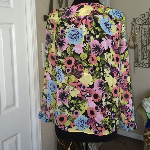 Sheer flower button down - Picture 2 of 2