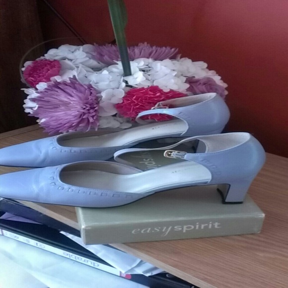 Shoes - Picture 2 of 4