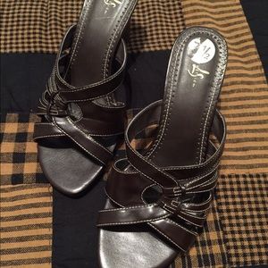 Dark brown wedges