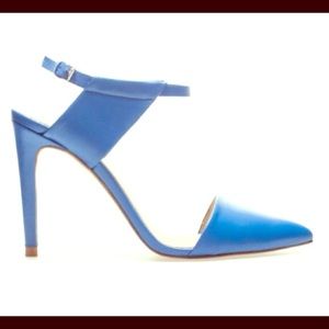 Beautiful blue heels😍💕