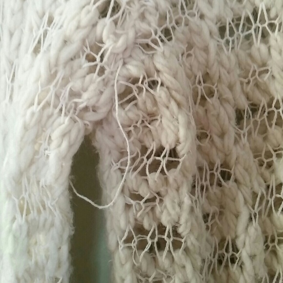 SOLD AEO sweater - Picture 3 of 3