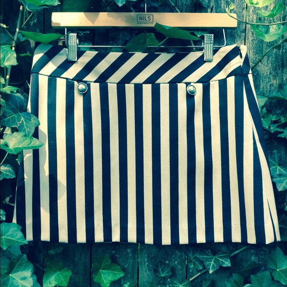 Trina Turk Dresses & Skirts - Trina Turk Los Angeles Striped Skirt Size 4