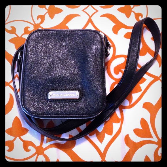 Steve Madden black cross body purse
